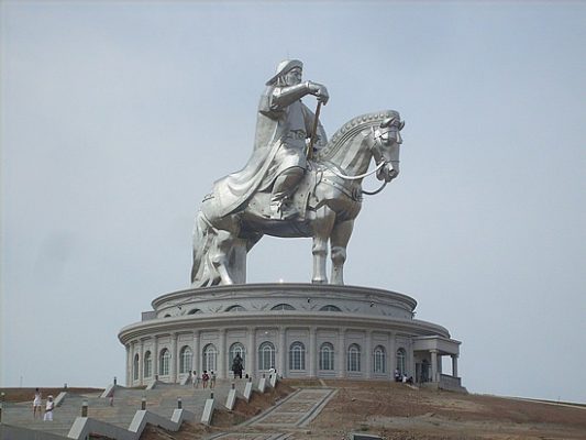 1-1280158627-1_genghis-khan-statue1-1